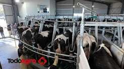 Pablo Martelli inauguró un tambo rotativo de 40 bajadas y proyecta llegar a 1.500 vacas en ordeñe Pablo Martelli inauguró un tambo rotativo de 40 bajadas y proyecta llegar a 1.500 vacas en ordeñe